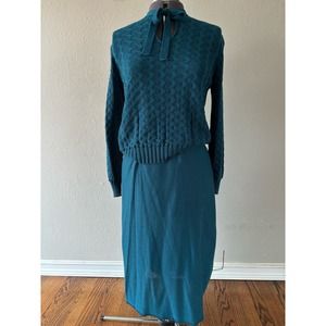 Vintage 2-piece women’s knit set with neck tie